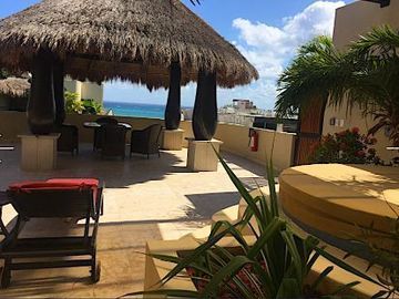 Penthouse de 2 recamaras con jacuzzi privado entre la playa y la Quinta avenida