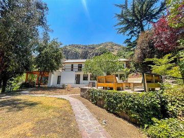 Preciosa Casa en el Arrayan de 4 Dormitorios. Lo Barnechea
