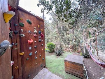 Preciosa Casa en el Arrayan de 4 Dormitorios. Lo Barnechea