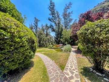 Preciosa Casa en el Arrayan de 4 Dormitorios. Lo Barnechea