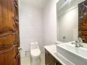 Preciosa Casa en el Arrayan de 4 Dormitorios. Lo Barnechea