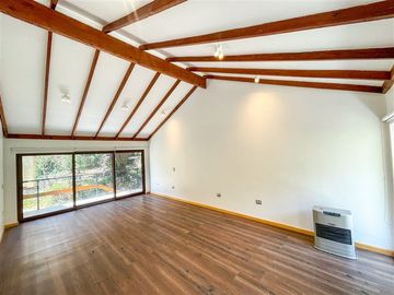 Preciosa Casa en el Arrayan de 4 Dormitorios. Lo Barnechea
