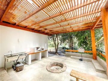 Preciosa Casa en el Arrayan de 4 Dormitorios. Lo Barnechea