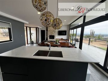 Casa en Venta en Parcela con casa en Cajón de Lebu, Limache