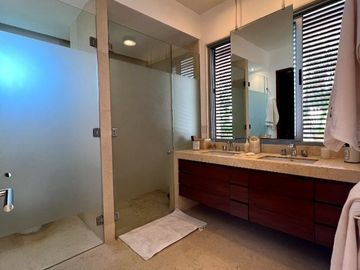 CASA PREMIUM EN ZONA ALTA PLUSVALIA CARRET. MERIDA-PROGRESO
