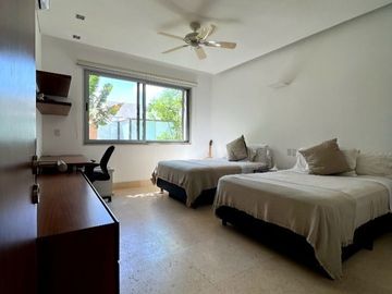 CASA PREMIUM EN ZONA ALTA PLUSVALIA CARRET. MERIDA-PROGRESO
