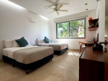 CASA PREMIUM EN ZONA ALTA PLUSVALIA CARRET. MERIDA-PROGRESO