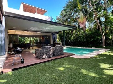 CASA PREMIUM EN ZONA ALTA PLUSVALIA CARRET. MERIDA-PROGRESO