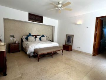 CASA PREMIUM EN ZONA ALTA PLUSVALIA CARRET. MERIDA-PROGRESO