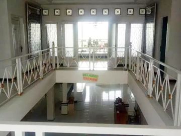Rumah/Gedung Dijual Pinggir Jalan di Dampit Malang