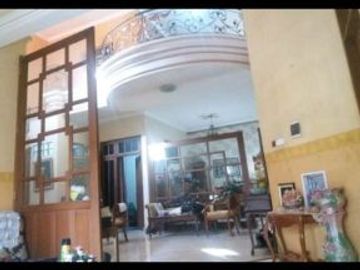 Rumah Mewah Klasik Karah Carport 2 Mobil + 1 Garasi, Strategis