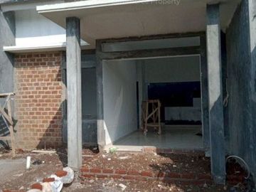 RUMAH SATU LANTAI SIAP HUNI ASRI di Cisaranten Arcamanik DEKAT POLSEK ARCAMANIK