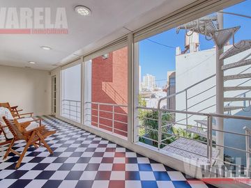 Chivilcoy 300 Casa 3 Plantas. 2 Cocheras. 2 Dep. serv. Ascensor. Jardín. Parrilla. Tza.