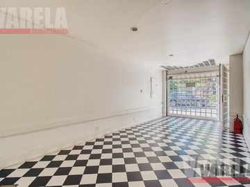 Chivilcoy 300 Casa 3 Plantas. 2 Cocheras. 2 Dep. serv. Ascensor. Jardín. Parrilla. Tza.