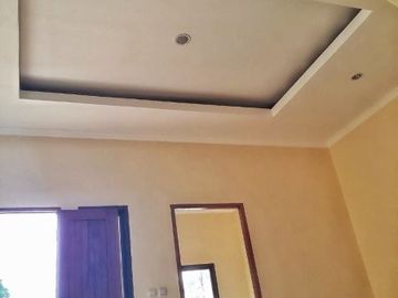 Rumah dilalui jalur angkot, lokasi strategis, dekat jalan utama siap huni