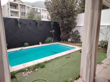 Casa en venta de 4 dorm. en Huechuraba