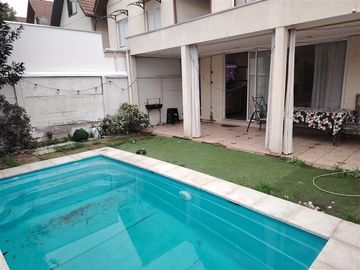 Casa en venta de 4 dorm. en Huechuraba
