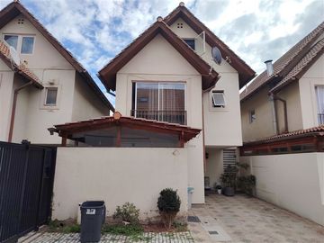 Casa en venta de 4 dorm. en Huechuraba