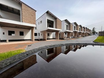 Venta, A Estrenar Casas De Cuatro Dormitorios Sector Valle de Los Chillos