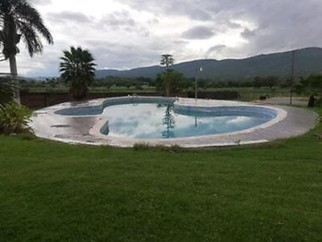 YAUTEPEC HERMOSO Y PLANO RANCHO CON CABALLERIZAS LAGO ALBERCA JACUZZI TENIS 6 HABITACIONES