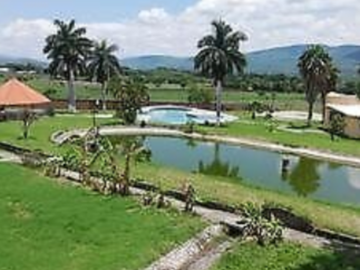 YAUTEPEC HERMOSO Y PLANO RANCHO CON CABALLERIZAS LAGO ALBERCA JACUZZI TENIS 6 HABITACIONES