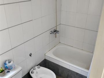 Venta Dpto 2 dorm. Balcón. Frente. Con escritura. Nueva Córdoba