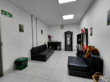 oficina en arriendo en junín. Cod A127411
