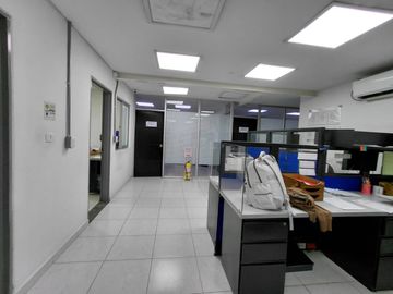 oficina en arriendo en junín. Cod A127411