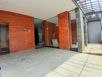 Kost exclusive 4 lantai di kawasan kampus UGM