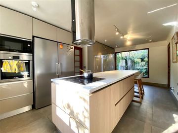 Casa en Arriendo 5D 4B en Sta María Manquehue Vitacura