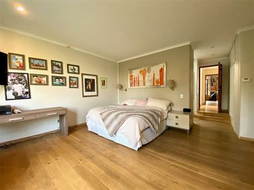Casa en Arriendo 5D 4B en Sta María Manquehue Vitacura