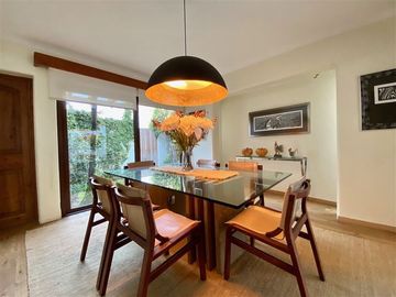 Casa en Arriendo 5D 4B en Sta María Manquehue Vitacura