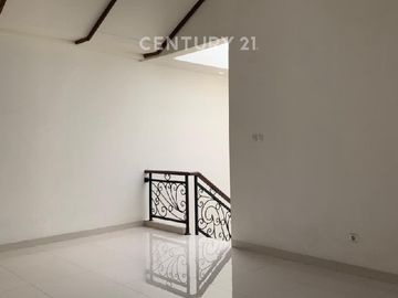 Rumah Modern 2 Lantai Lokasi Strategis Di Cipinang Jakarta S9305