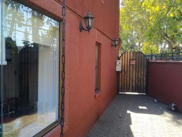 Casa en Venta en Se vende amplia casa en Peñaflor.