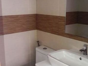 Spacious House and Lot with Pool for Sale in Hensonville Ang