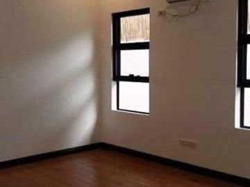 Spacious House and Lot with Pool for Sale in Hensonville Ang