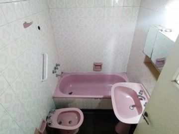 Â¡Oportunidad real! Â¡AMPLIO departamento muy LUMINOSO y TRANQUILO en BUEN EDIFICIO!