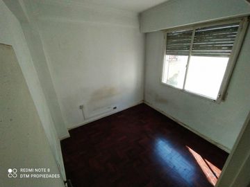 Â¡Oportunidad real! Â¡AMPLIO departamento muy LUMINOSO y TRANQUILO en BUEN EDIFICIO!
