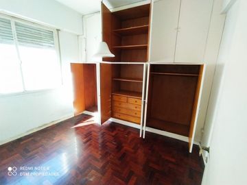 Â¡Oportunidad real! Â¡AMPLIO departamento muy LUMINOSO y TRANQUILO en BUEN EDIFICIO!
