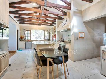 Casa en condominio con cancha de golf y seguridad en Piedra Roja.