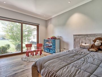 Casa en condominio con cancha de golf y seguridad en Piedra Roja.