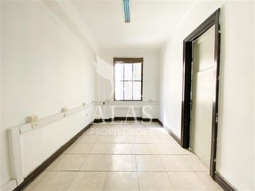 En Venta-Oficina (2P1B) Metro U de Chile Santiago-Alas Prop