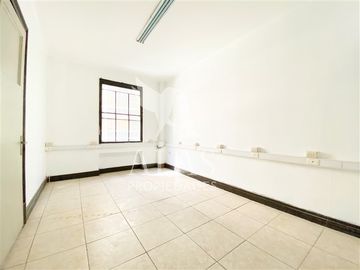 En Venta-Oficina (2P1B) Metro U de Chile Santiago-Alas Prop