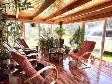 Parcela con linda casa en condominio Lomas de Monteverde
