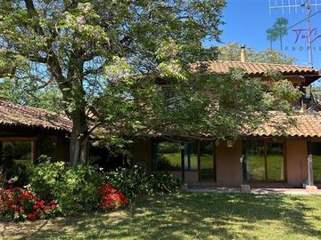 Casa en parcela en arriendo de 4D/3B en Calera de Tango