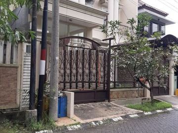 Dijual Rumah Bangunan 2 Lantai Lokasi Di Babatan Pratama, Surabaya