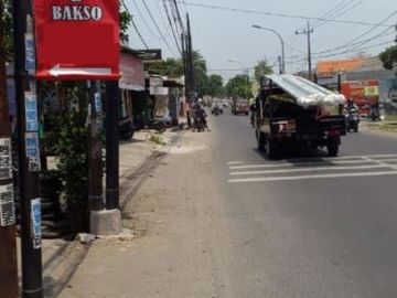 Rumah Hitung Tanah di Wiyung, Strategis, Hadap Selatan