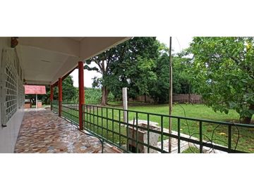 SE VENDE CASA DE CAMPO EN VIA PRINCIPAL >>LA MESA<<