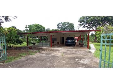 SE VENDE CASA DE CAMPO EN VIA PRINCIPAL >>LA MESA<<