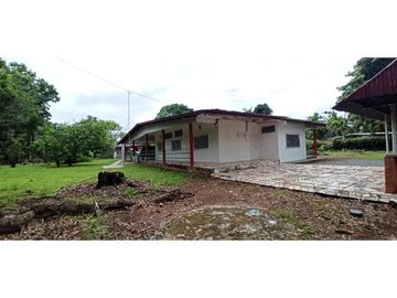 SE VENDE CASA DE CAMPO EN VIA PRINCIPAL >>LA MESA<<
